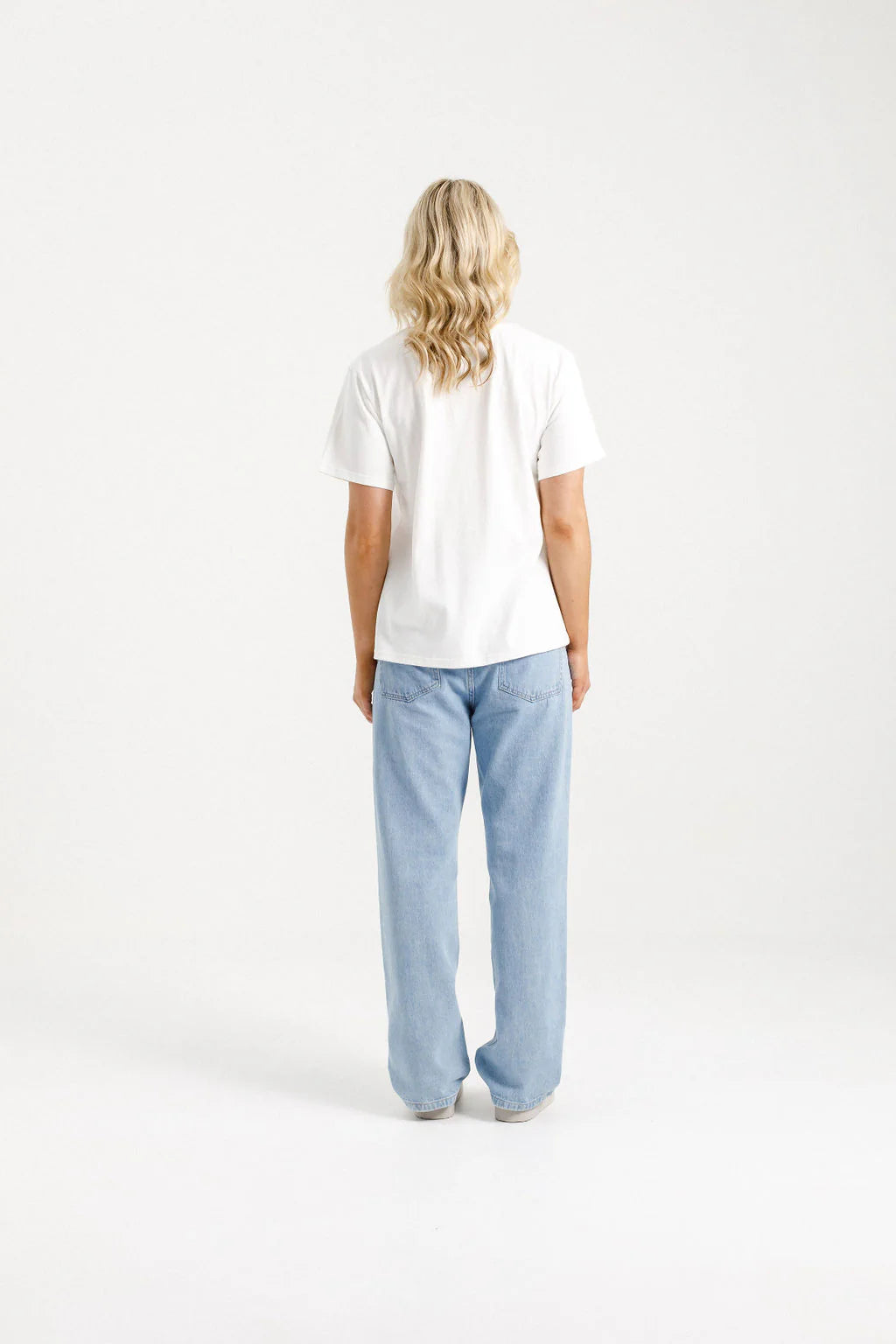 Chris Tee | Homelee | White Blossom B/B
