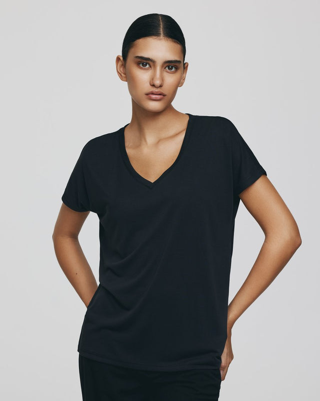 Fenya Modal V Tee | Black